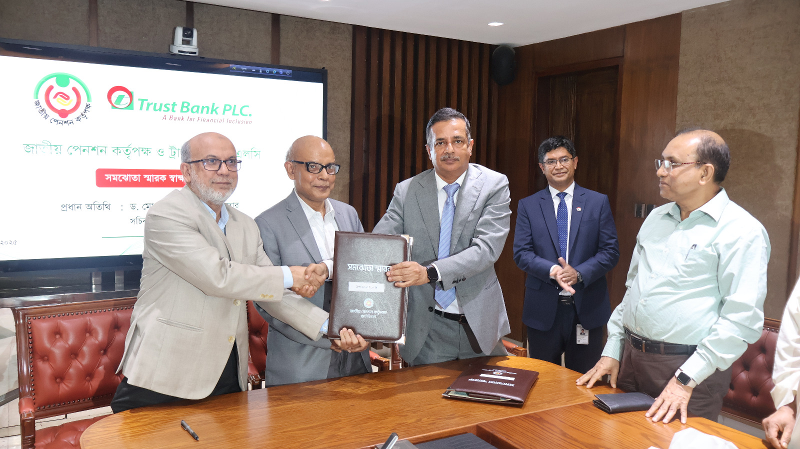 A MoU has been signed between Trust Bank PLC. and the National Pension Authority (NPA) to facilitate collection of monthly installments under the Universal Pension Scheme (UPS).